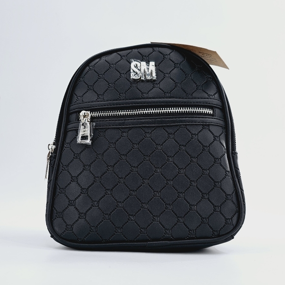 Steve Madden ロゴストラップ フラップ開封 ミニリュック 全4色 Steve Madden ロゴストラップ フラップ開封 ミニリュック 全4色